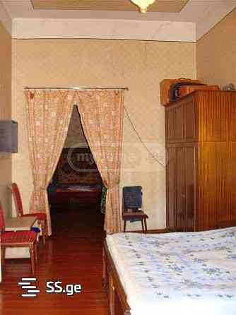 იყიდება 6 ოთახიანი ბინა ჩუღურეთში Тбилиси