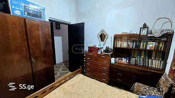 იყიდება 4 ოთახიანი ბინას 70მ² 1/4 სართ თბილისი