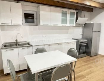 ქირავდება 2 ოთახიანი ბინა 48მ² 1/3 სართ თბილისი - photo 1