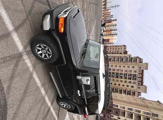 Срочно продается Toyota FJ Cruiser 2011 года выпуска! Tbilisi