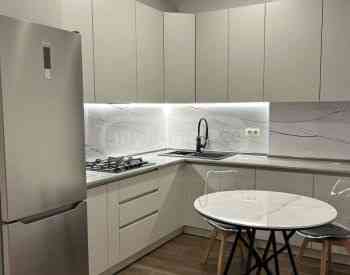 ქირავდება 2 ოთახიანი ბინა 70მ² 8/13 სართ თბილისი