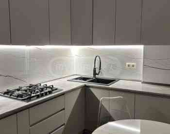 ქირავდება 2 ოთახიანი ბინა 70მ² 8/13 სართ თბილისი