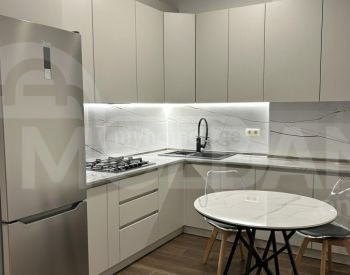 ქირავდება 2 ოთახიანი ბინა 70მ² 8/13 სართ თბილისი - photo 1