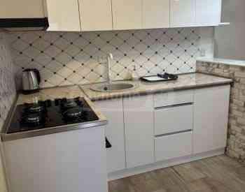 ქირავდება 2 ოთახიანი ბინა 42მ² 10/10 სართ თბილისი