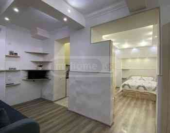 ქირავდება 2 ოთახიანი ბინა 30მ² 1/3 სართ თბილისი