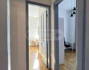 ქირავდება 4 ოთახიანი ბინა 150მ² 1/2 სართ თბილისი