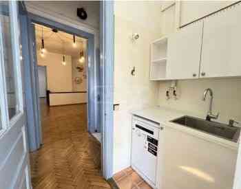 ქირავდება 4 ოთახიანი ბინა 150მ² 1/2 სართ თბილისი