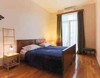 Сдам 3-комн. квартиру 100м² 3/3 эт. Тбилиси