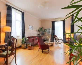 Сдам 3-комн. квартиру 100м² 3/3 эт. Тбилиси - изображение 1