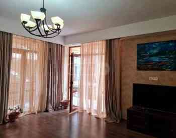 ქირავდება 4 ოთახიანი ბინა 142მ² 3/7 სართ თბილისი