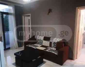 ქირავდება 2 ოთახიანი ბინა 45მ² 4/8 სართ თბილისი