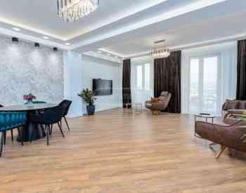 ქირავდება 4 ოთახიანი ბინა 140მ² 8/9 სართ თბილისი