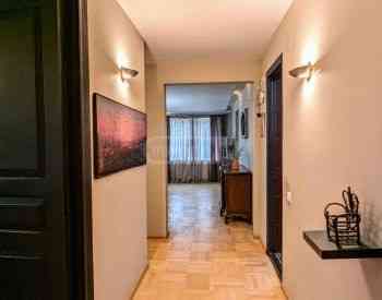 ქირავდება 4 ოთახიანი ბინა 120მ² 3/9 სართ თბილისი