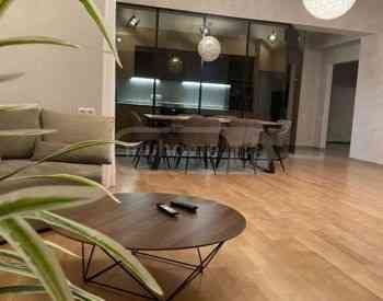 ქირავდება 4 ოთახიანი ბინა 160მ² 8/12 სართ თბილისი