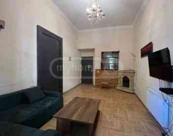 Apartments For Rent three-room 90м² 2/3 floor Tbilisi