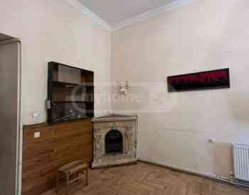 Apartments For Rent three-room 90м² 2/3 floor Tbilisi