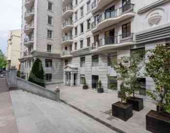 ქირავდება 4 ოთახიანი ბინა 160მ² 8/12 სართ თბილისი