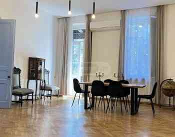 ქირავდება 4 ოთახიანი ბინა 150მ² 1/2 სართ თბილისი