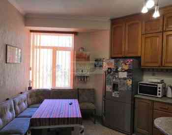 ქირავდება 4 ოთახიანი ბინა 130მ² 3/6 სართ თბილისი