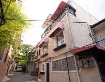 Apartments For Rent five-room 170м² 3/3 floor Tbilisi