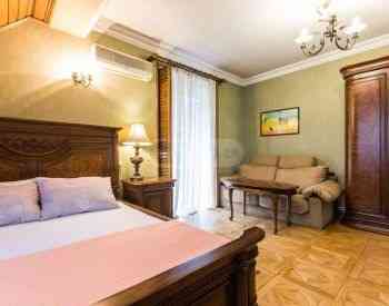 ქირავდება 4 ოთახიანი ბინა 240მ² 4/4 სართ თბილისი