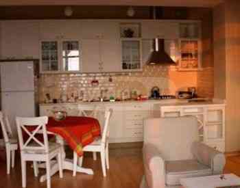 ქირავდება 2 ოთახიანი ბინა 70მ² 3/4 სართ თბილისი