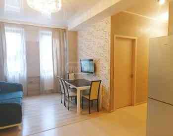 ქირავდება 4 ოთახიანი ბინა 80მ² 2/5 სართ თბილისი