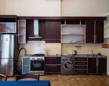 ქირავდება 2 ოთახიანი ბინა 60მ² 1/4 სართ თბილისი