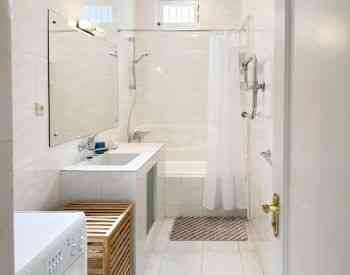 ქირავდება 4 ოთახიანი ბინა 140მ² 3/3 სართ თბილისი