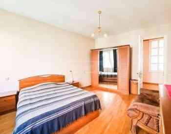 ქირავდება 4 ოთახიანი ბინა 140მ² 3/3 სართ თბილისი