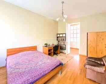 ქირავდება 4 ოთახიანი ბინა 140მ² 3/3 სართ თბილისი