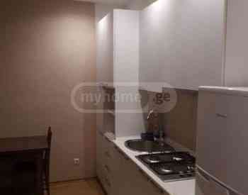 ქირავდება 2 ოთახიანი ბინა 45მ² 2/8 სართ თბილისი