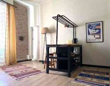 ქირავდება 2 ოთახიანი ბინა 50მ² 2/3 სართ თბილისი