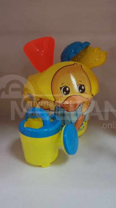 Утки играют на детской площадке Тбилиси - изображение 1