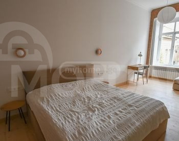 Old built apartment for rent on Mtatsminda Tbilisi - photo 2