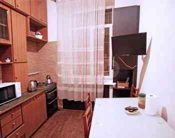 ქირავდება 4 ოთახიანი ბინა 100მ² 2/5 სართ თბილისი