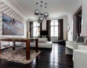 ქირავდება 4 ოთახიანი ბინა 200მ² 4/7 სართ თბილისი