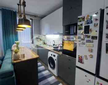 Продам 4-комн. квартиру 84.2м² 2/8 эт. Тбилиси