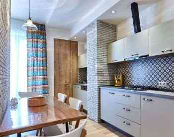 ქირავდება 4 ოთახიანი ბინა 95მ² 4/5 სართ თბილისი