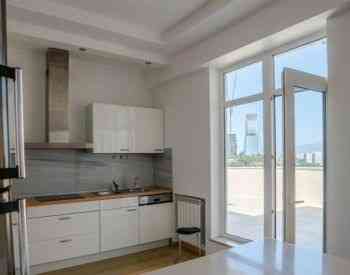 ქირავდება 3 ოთახიანი ბინა 150მ² 12/20 სართ თბილისი