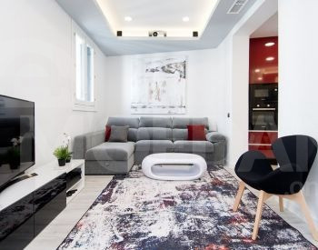 ქირავდება 6 ოთახიანი ბინა 176მ² 6/12 სართ თბილისი - photo 1