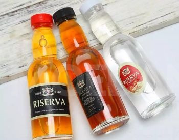 Миниатюрная стеклянная бутылочка объемом 50 мл с завинчивающейся крышкой. Тбилиси - изображение 1