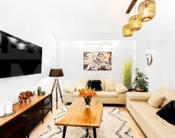 Apartments For Rent five-room 220м² 4/6 floor Tbilisi - photo 1