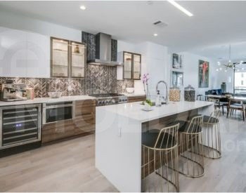 Apartments For Rent five-room 220м² 5/6 floor Tbilisi - photo 1