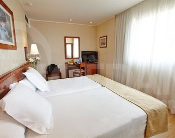 Apartments For Rent three-room 525м² 5/5 floor Tbilisi - photo 3