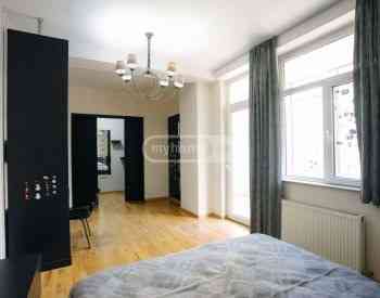 Продам 5-комн. квартиру 260м² 1/5 эт. Тбилиси