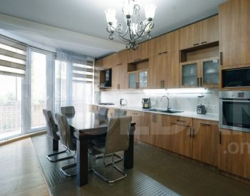 Продам 5-комн. квартиру 260м² 1/5 эт. Тбилиси - изображение 1