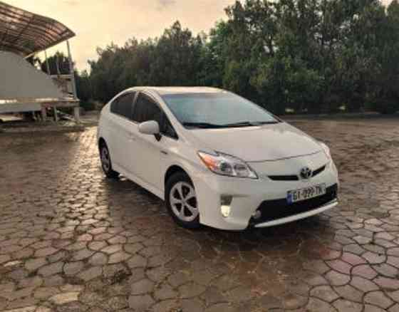 Toyota Prius პ 2013 თბილისი