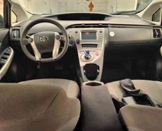 Toyota Prius პ 2013 თბილისი