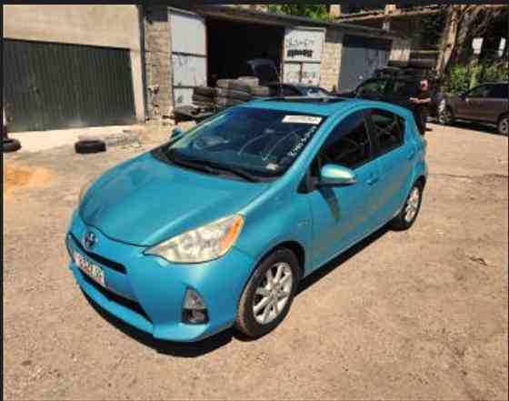 Toyota Prius C 2014 თბილისი